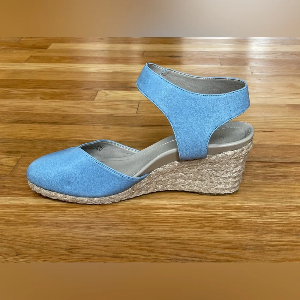 Vionic women wedge