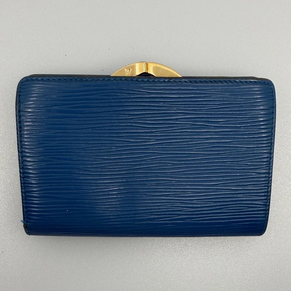 Louis Vuitton versatile elegant