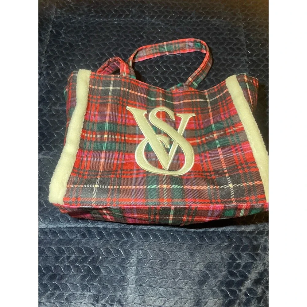 Victorias Secret handles silver