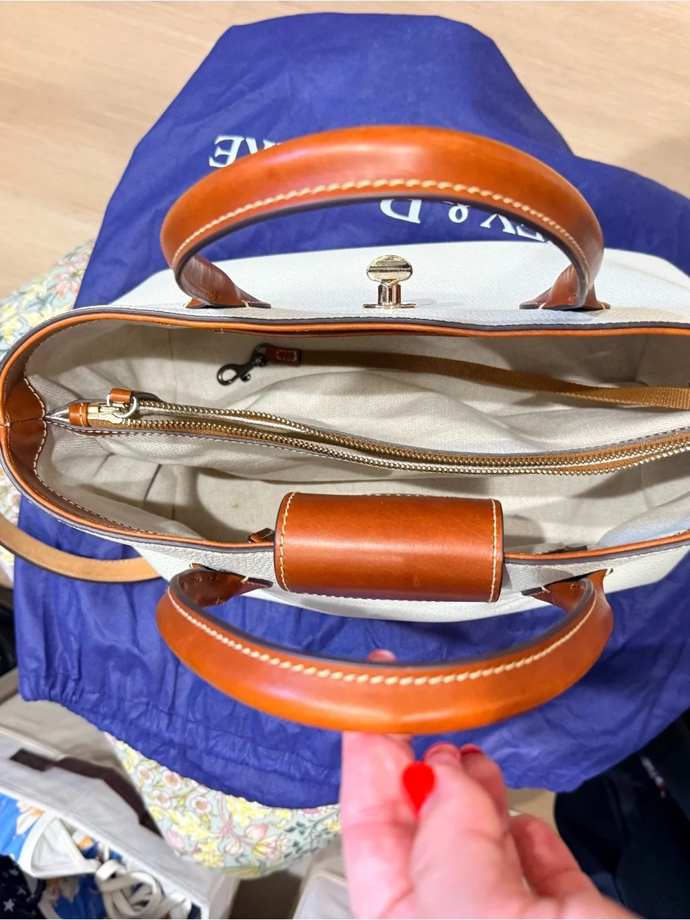 Dooney & Bourke elegant dooney