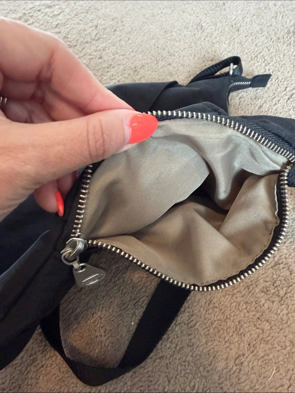 Baggallini helenski bag silver