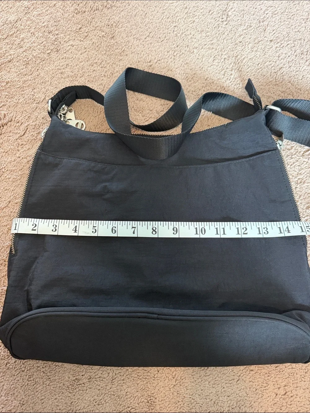 Baggallini black slots silver