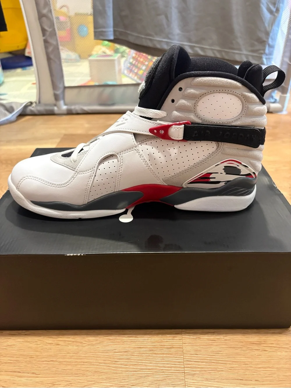 Air Jordan 8 Retro Bugs Bunny 2013 Size 10.5 Mint Never Worn DS OG Box