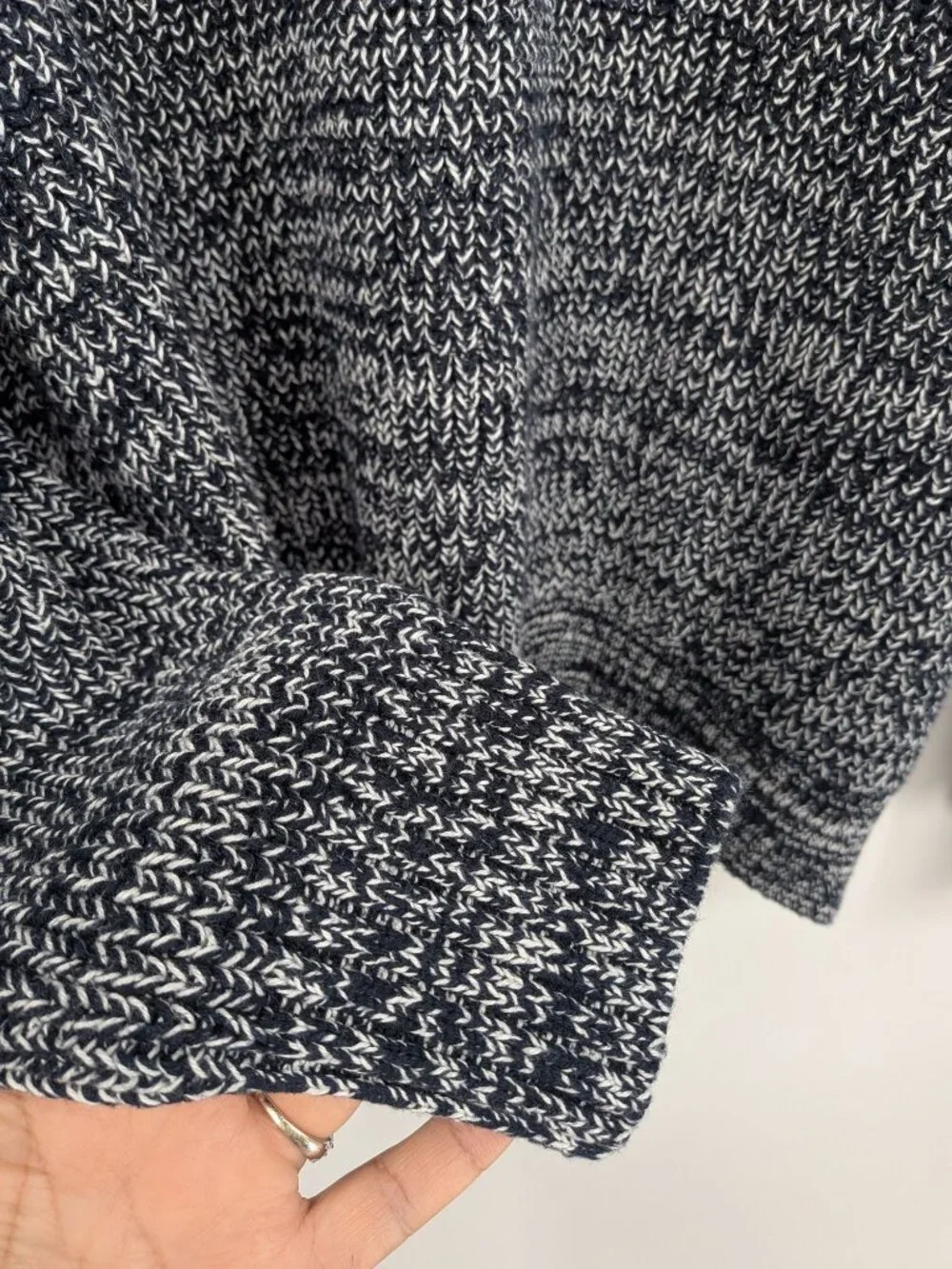 American Eagle Outfitters material cotton