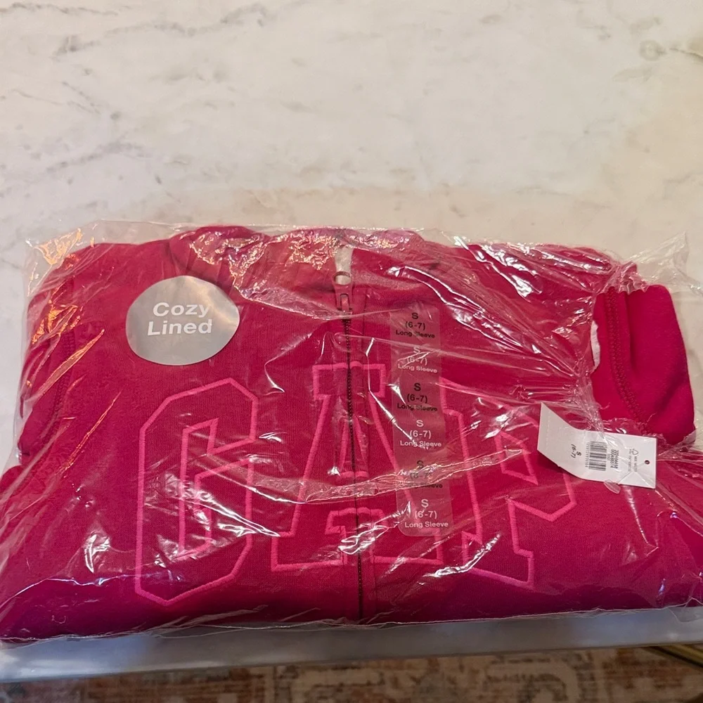 GAP stylish fuchsia
