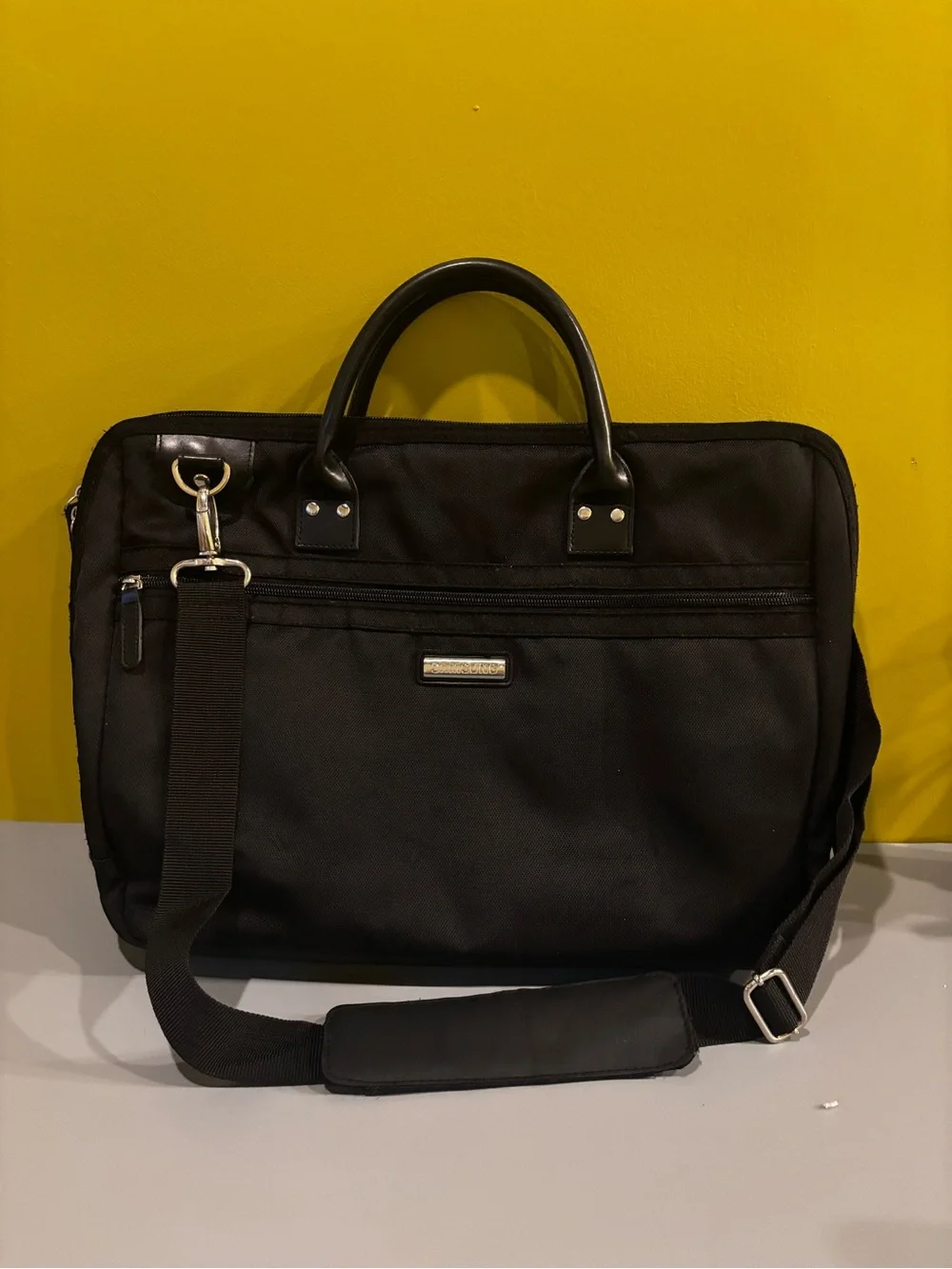 N/A sleek black