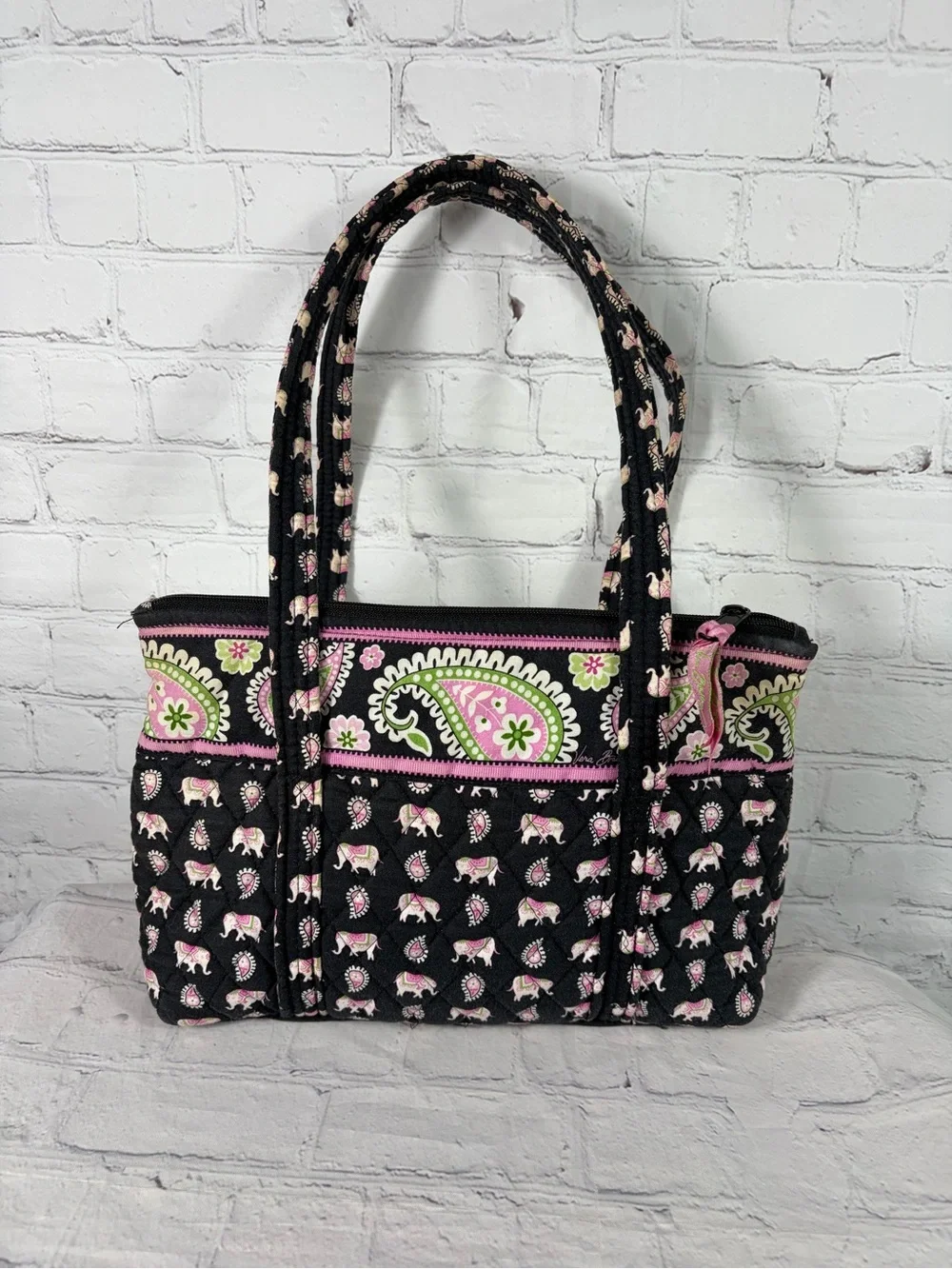 Vera Bradley specify those closure