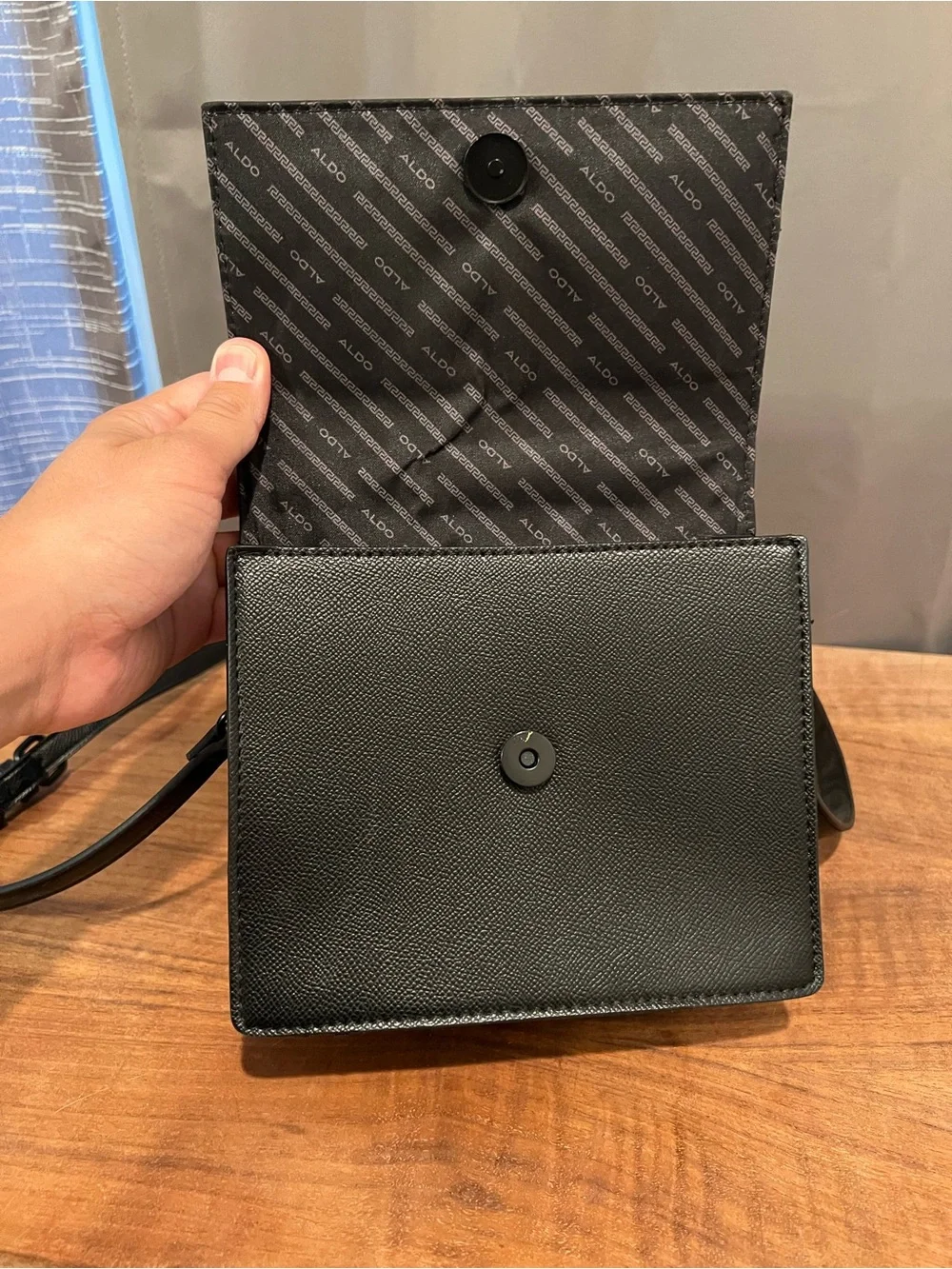 Aldo compact structured