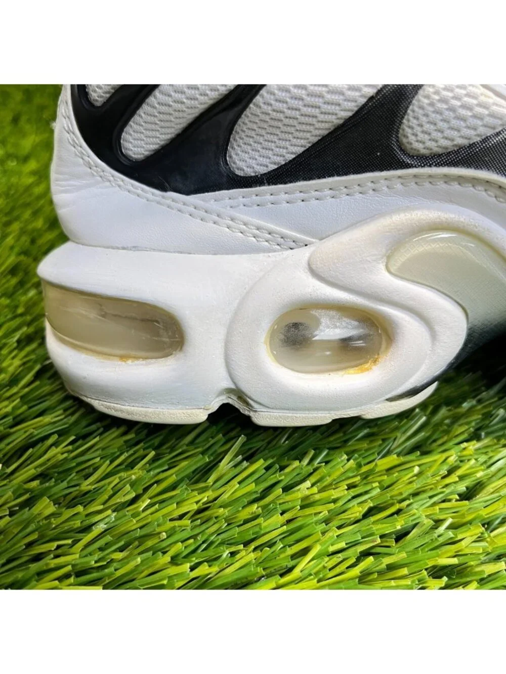 Nike Air Max Plus Boys Size 5.5Y White Black Athletic Running Shoes Sneakers