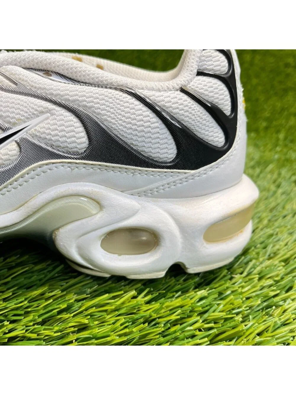 Nike Air Max Plus Boys Size 5.5Y White Black Athletic Running Shoes Sneakers