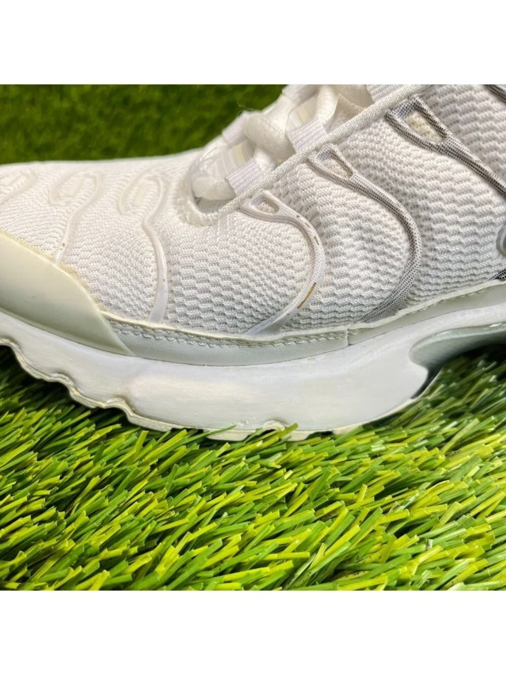 Nike Air Max Plus Boys Size 5.5Y White Black Athletic Running Shoes Sneakers