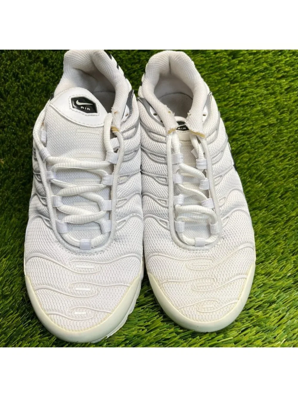 Nike Air Max Plus Boys Size 5.5Y White Black Athletic Running Shoes Sneakers