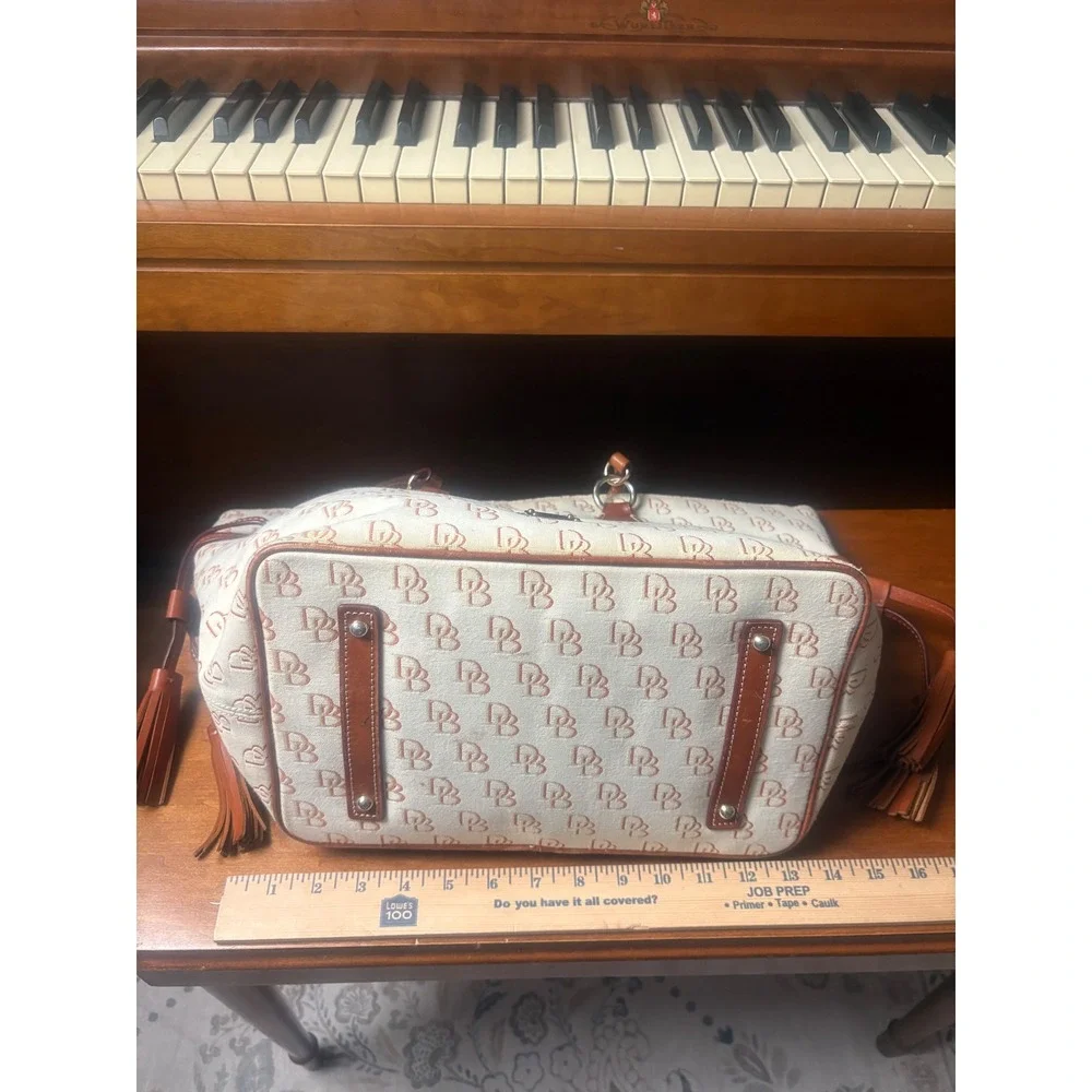 Dooney & Bourke classic dooney
