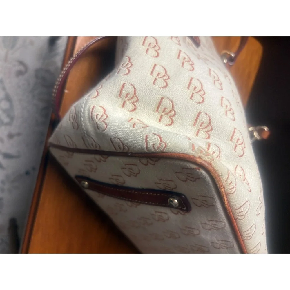 Dooney & Bourke classic dooney