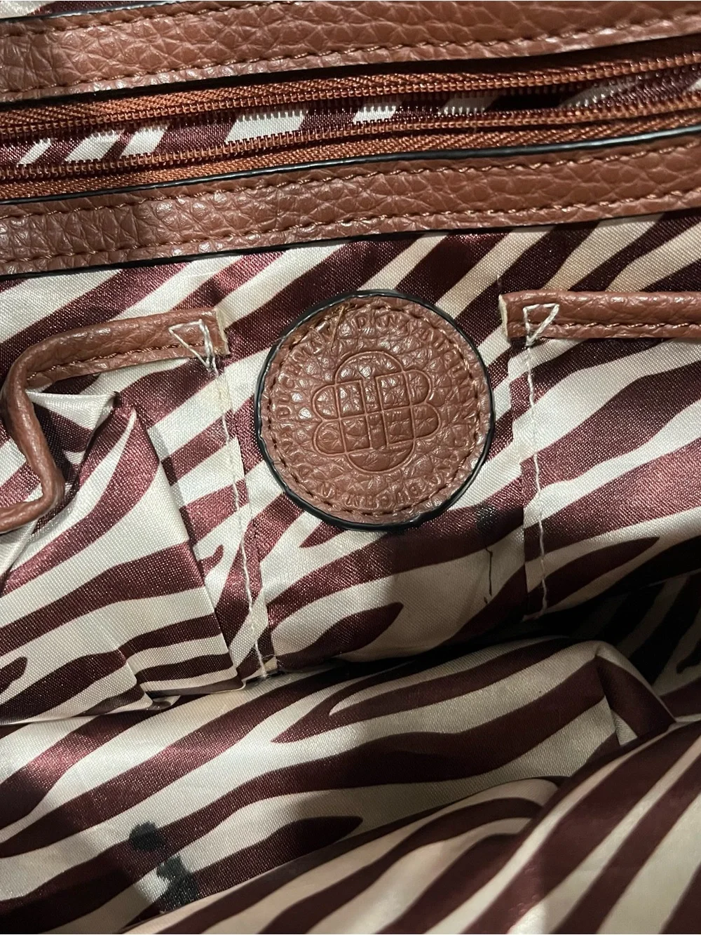 Dana Buchman tote bold