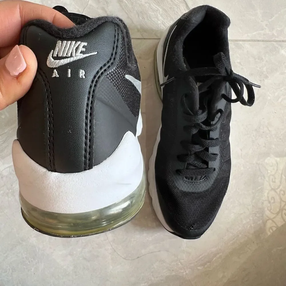 Women's Nike Air Max Invigor Black White Size 7.5