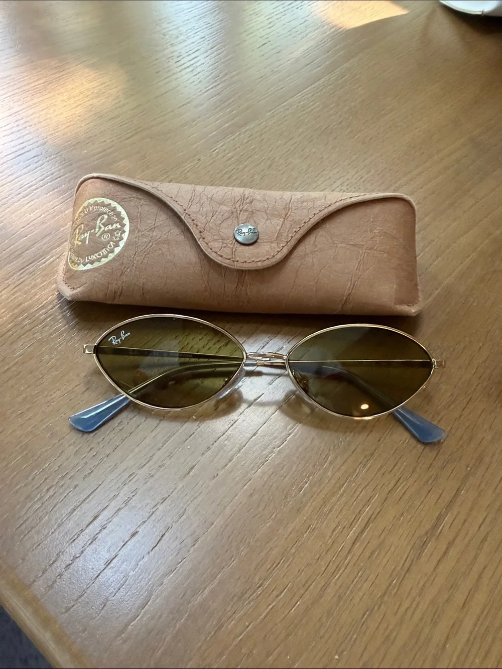 Ray-Ban sleek ray