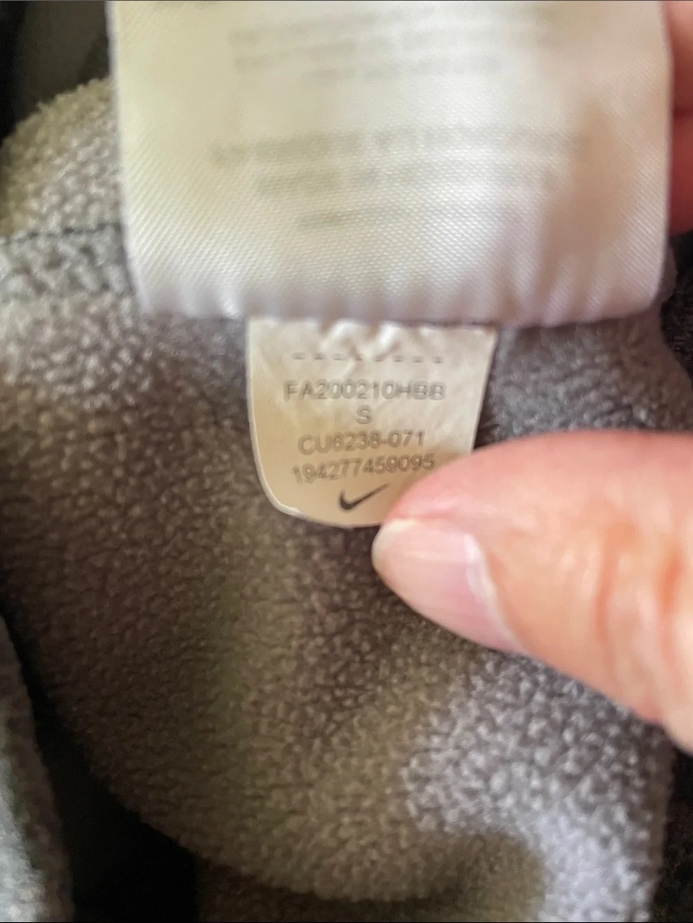Nike pullover hoodie pocket