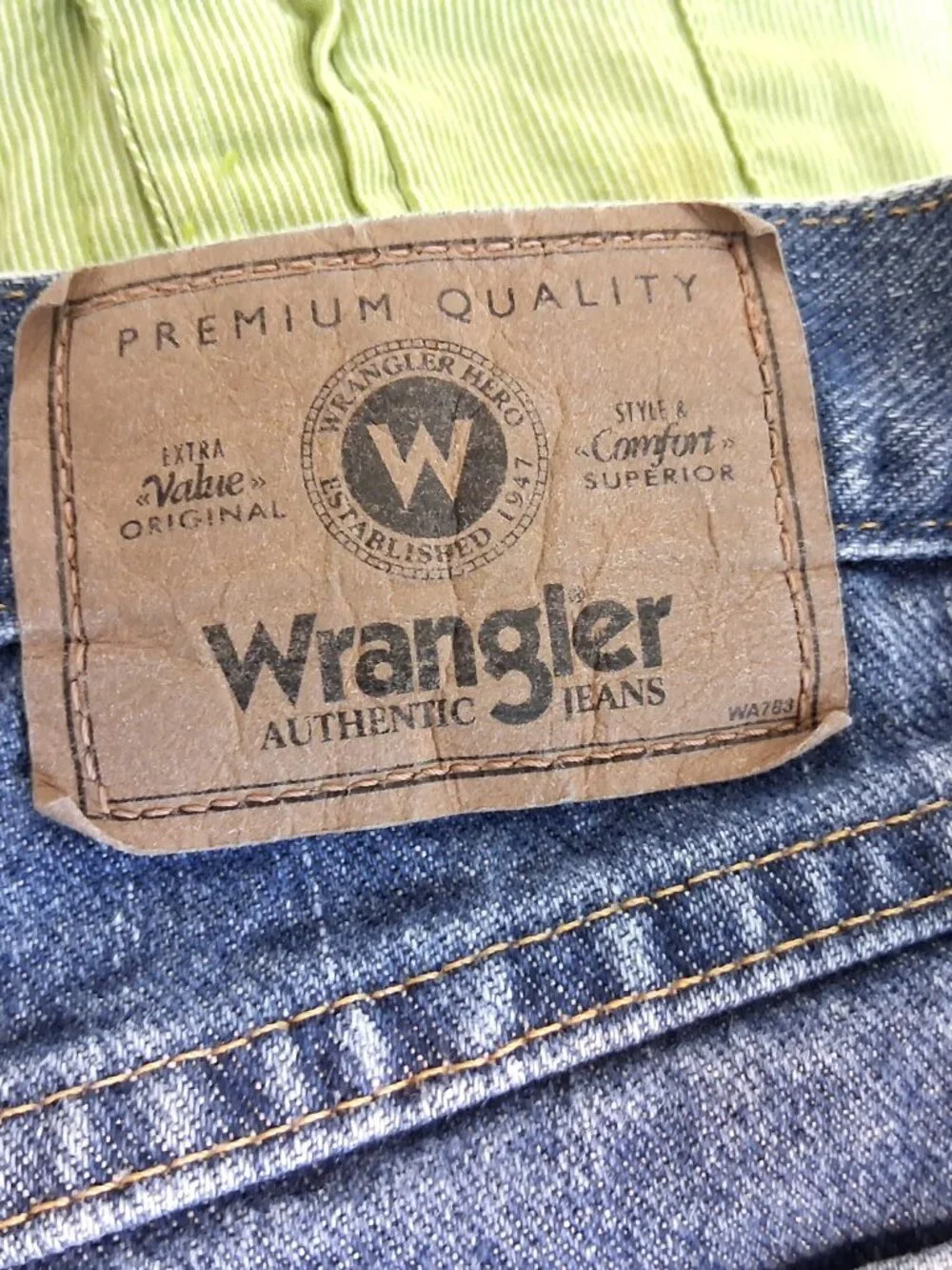 Men's Wrangler Relaxed Fit Straight Leg Jeans Medium Vintage Wash Sz 36X30