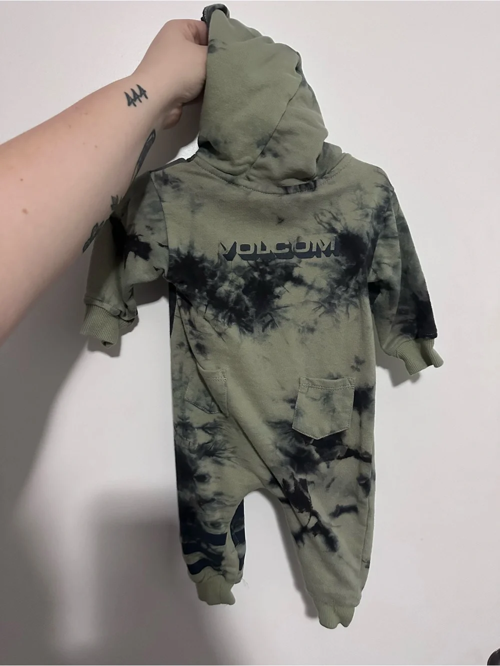 Volcom zip front