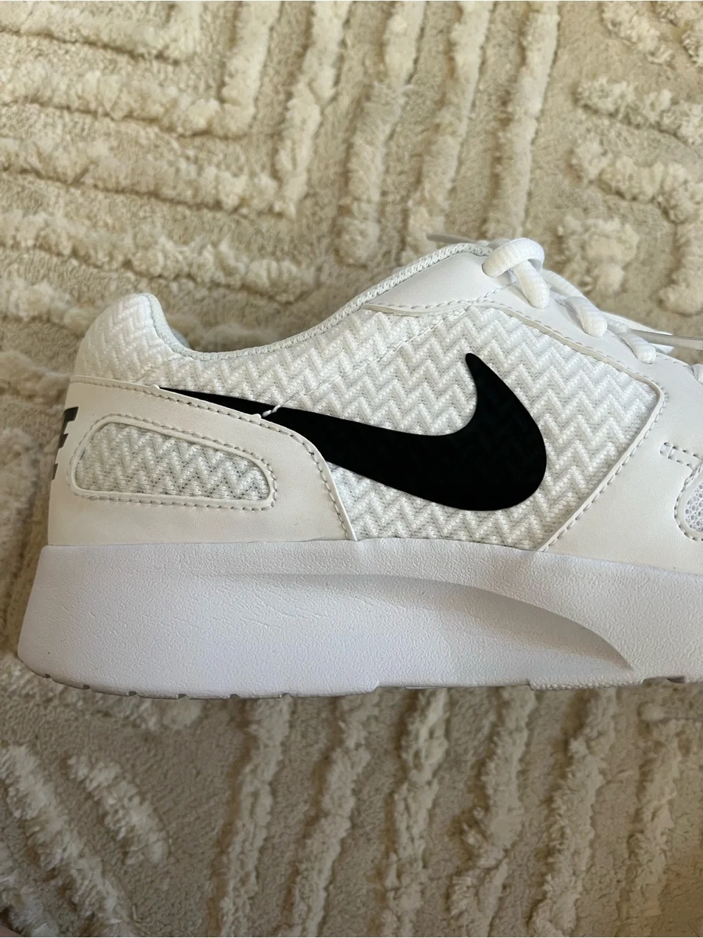 Nike Kaishi White Shoes with Black Swoosh Women’s Size 10.5 Sneakers