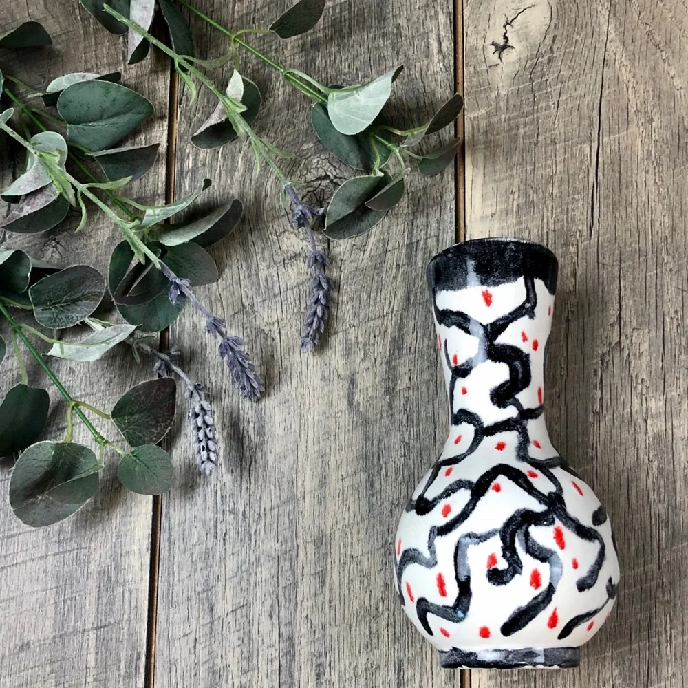 Small Accent Decor Red Black Boquet Vase