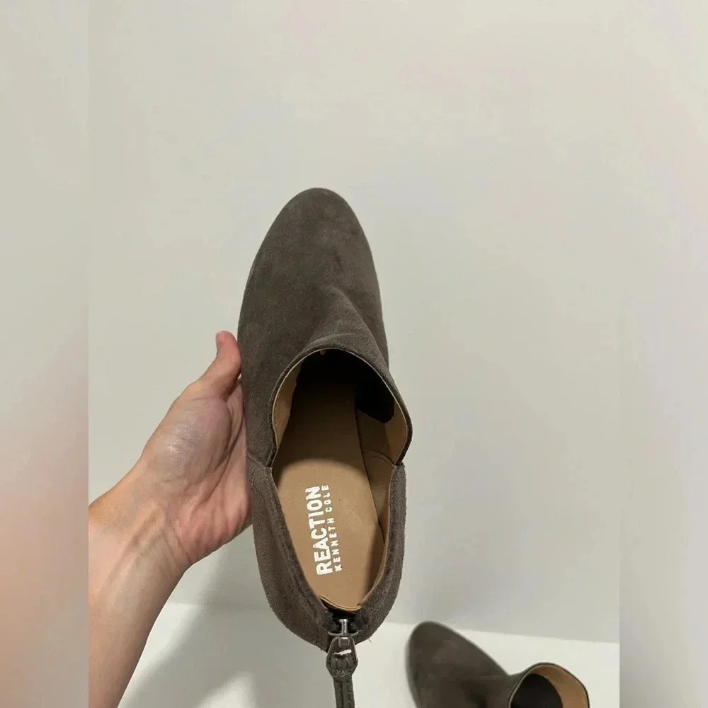 Reaction Kenneth Cole medium simple photo