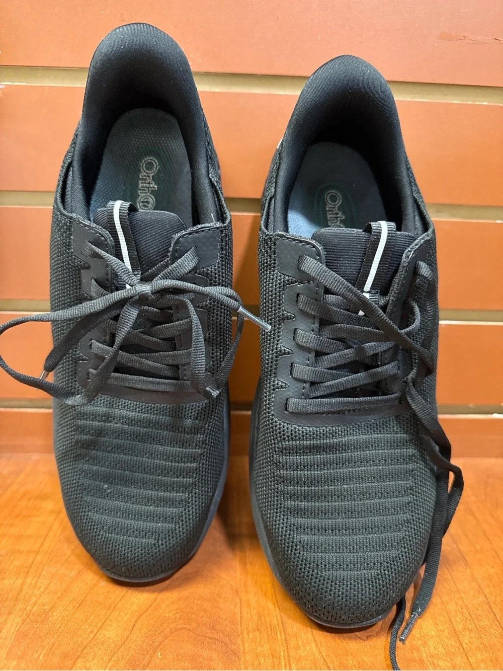 OnToFeet black athletic