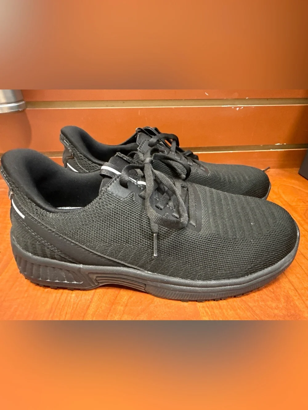 OnToFeet black athletic