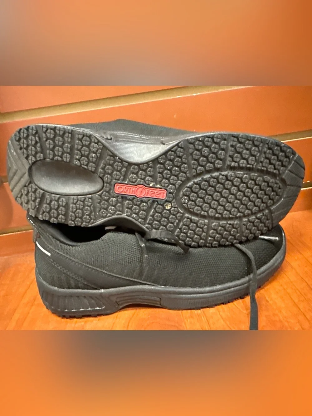 OnToFeet black athletic