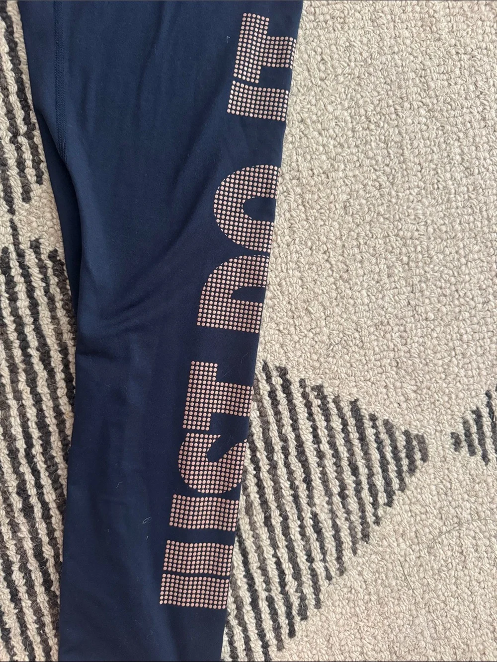Nike detail swoosh leg
