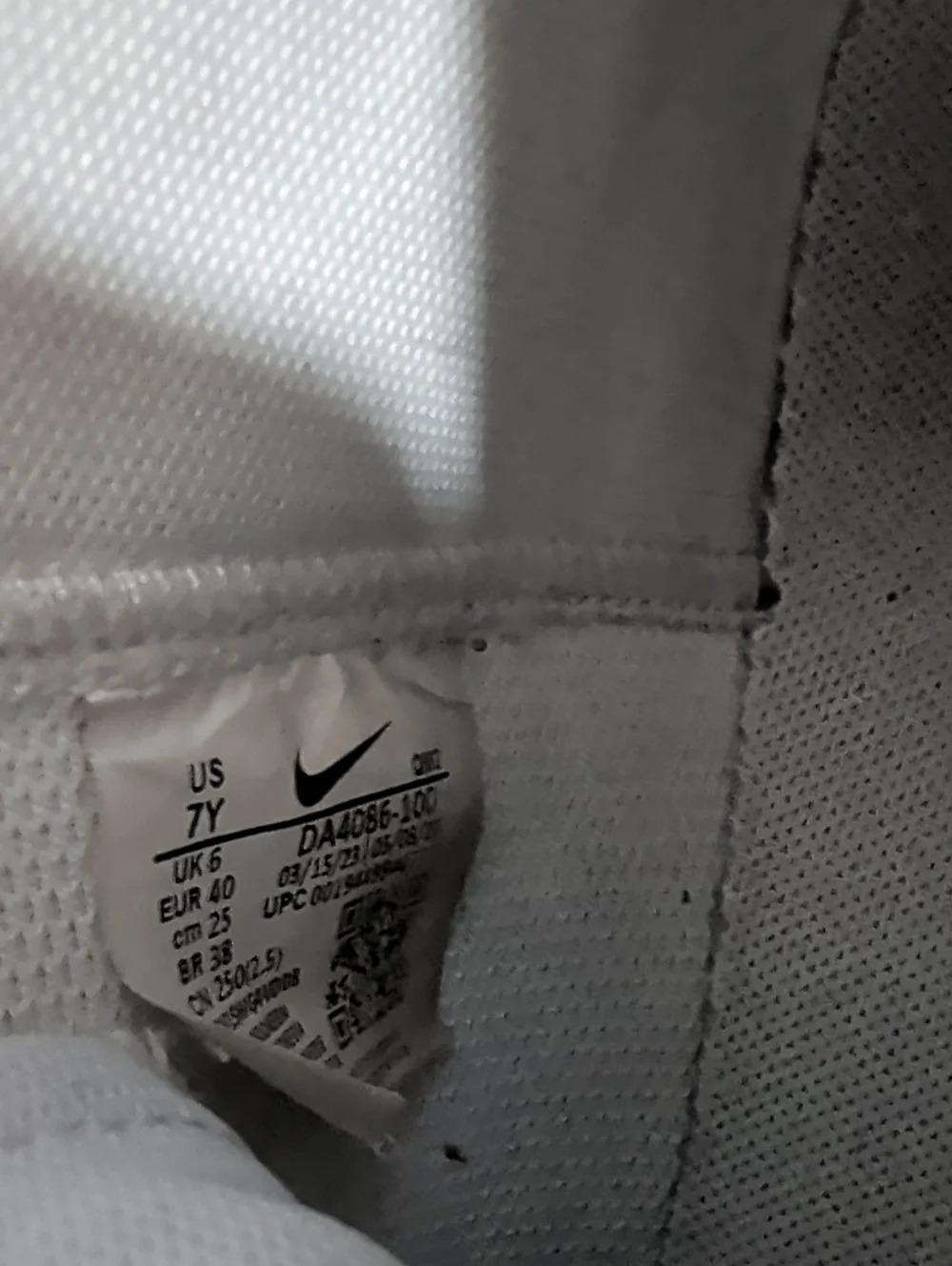 Nike closure shoe white