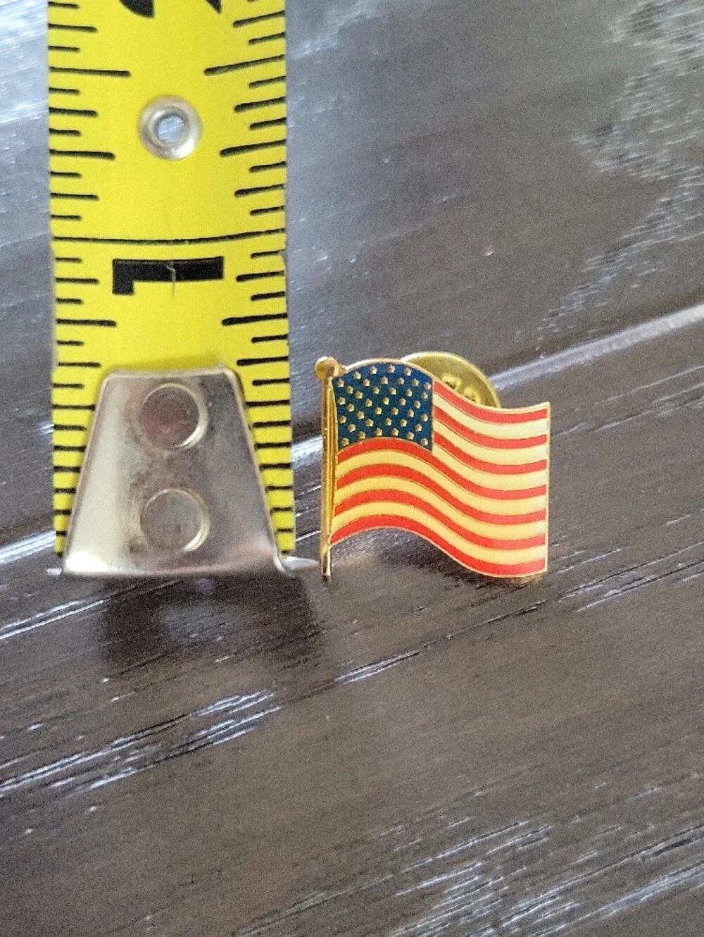 N/A enamel flag clover
