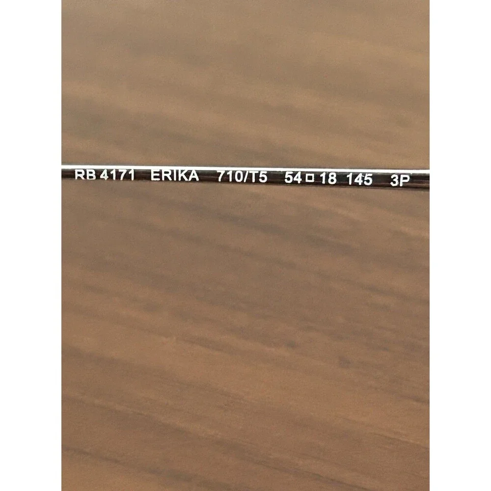 Ray-Ban no scratches