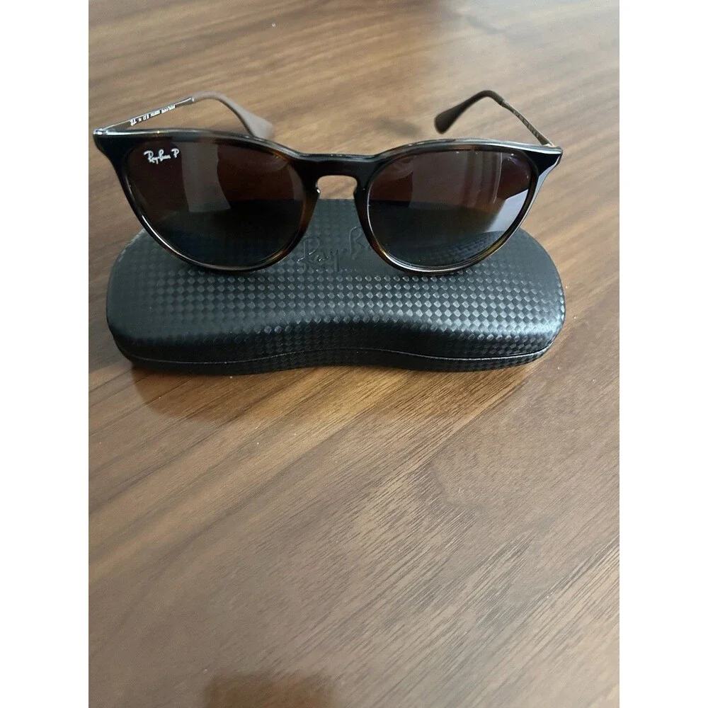 Ray-Ban no scratches