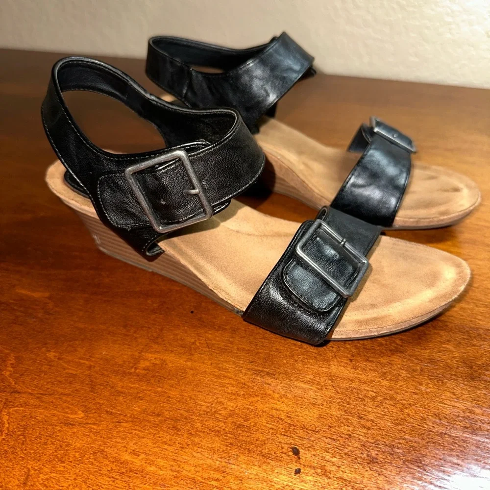 Eurosoft by Sofft Women's, Varissa Low Wedge Sandal Black 9 M
