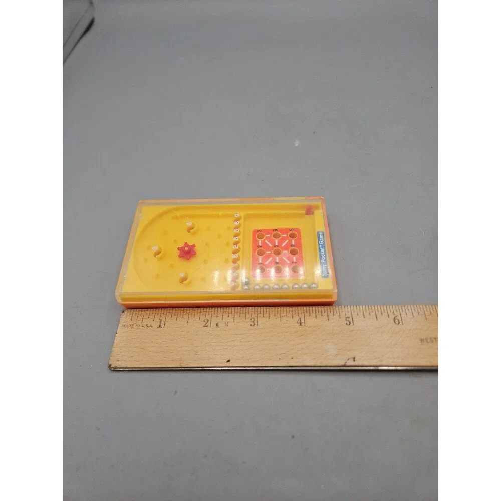 1975 TOMY POCKET GAME, TIC-TAC-SCORE - Fun Toy
