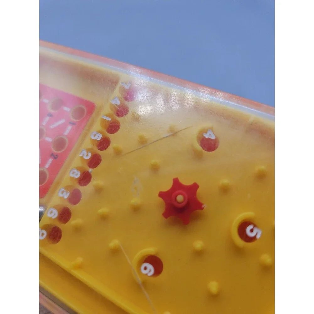 1975 TOMY POCKET GAME, TIC-TAC-SCORE - Fun Toy