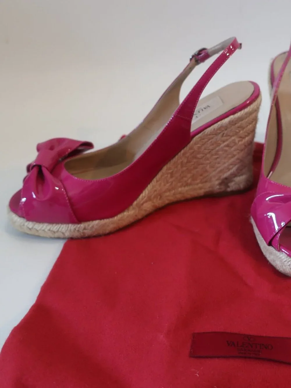 Authentic Valentino Garavani Fuchsia Patent Leather Bow Espadrille Wedge 38 US/8