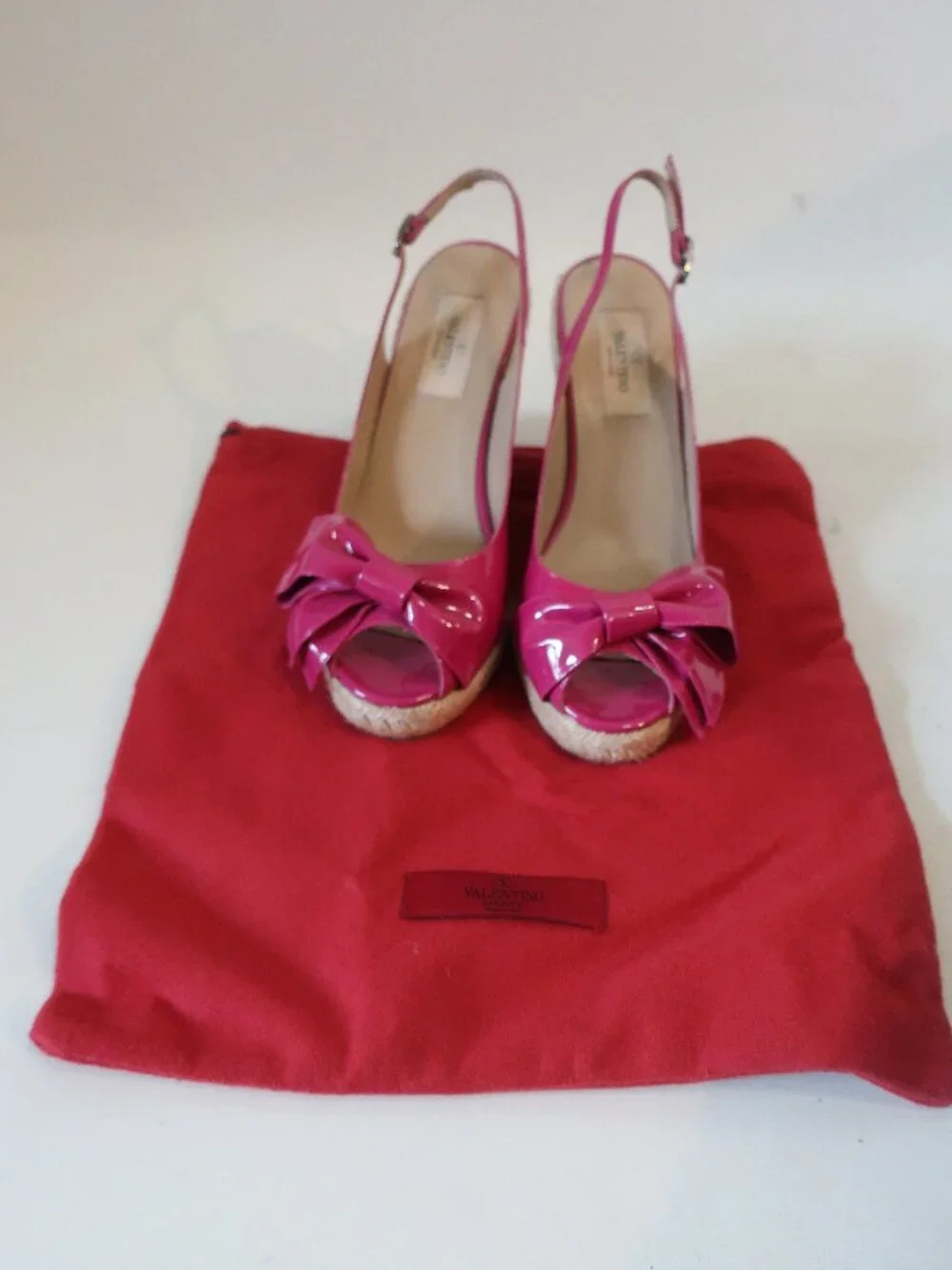 Authentic Valentino Garavani Fuchsia Patent Leather Bow Espadrille Wedge 38 US/8