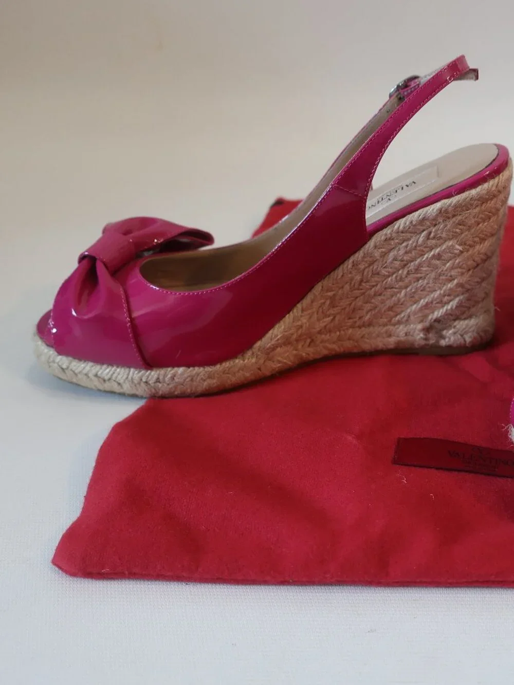 Authentic Valentino Garavani Fuchsia Patent Leather Bow Espadrille Wedge 38 US/8