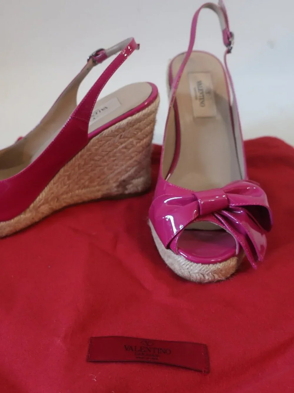Authentic Valentino Garavani Fuchsia Patent Leather Bow Espadrille Wedge 38 US/8
