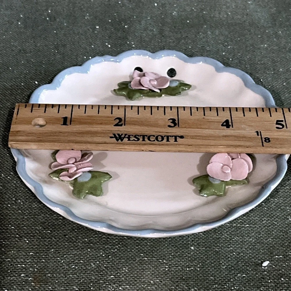 1940-1950's CALIFORNIA CLEMINSONS FLORAL HANGING WALL PLATE 5 Inches