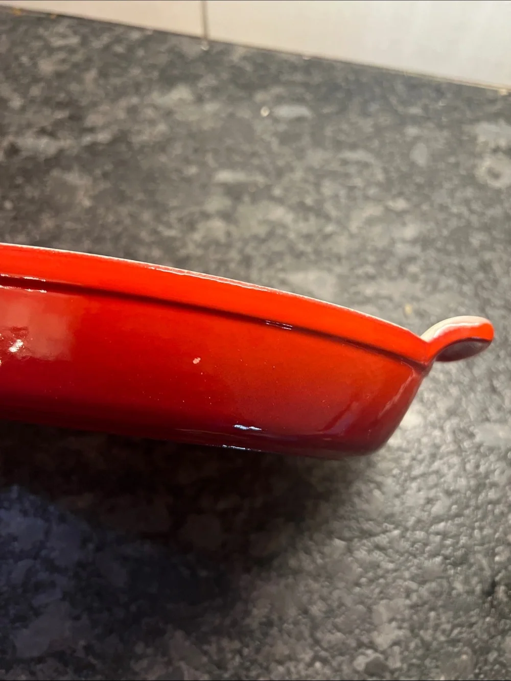 Le Creuset Heritage Stoneware Oval Gratin dish. Looks new without tags