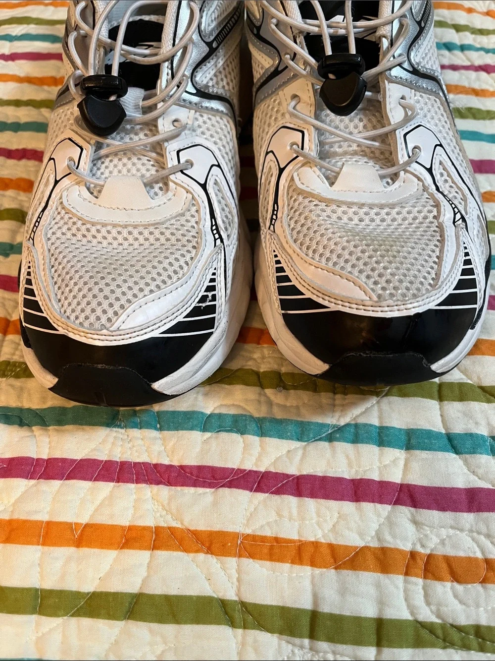 Men’s size 81/2 Avia tennis shoes