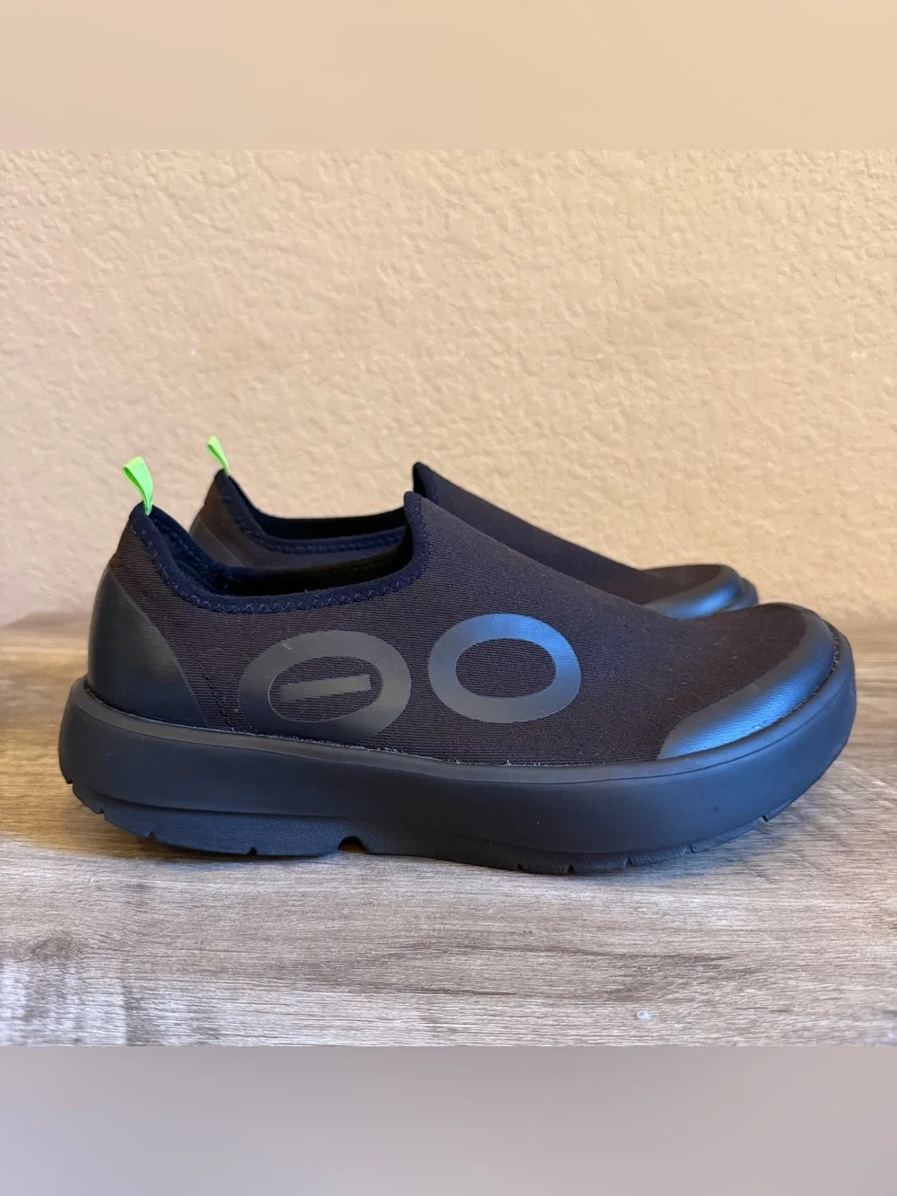 OOFOS OOmg Sport Recovery Shoes