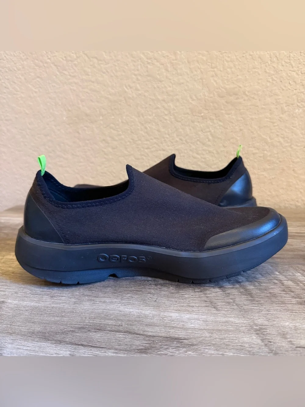 OOFOS OOmg Sport Recovery Shoes