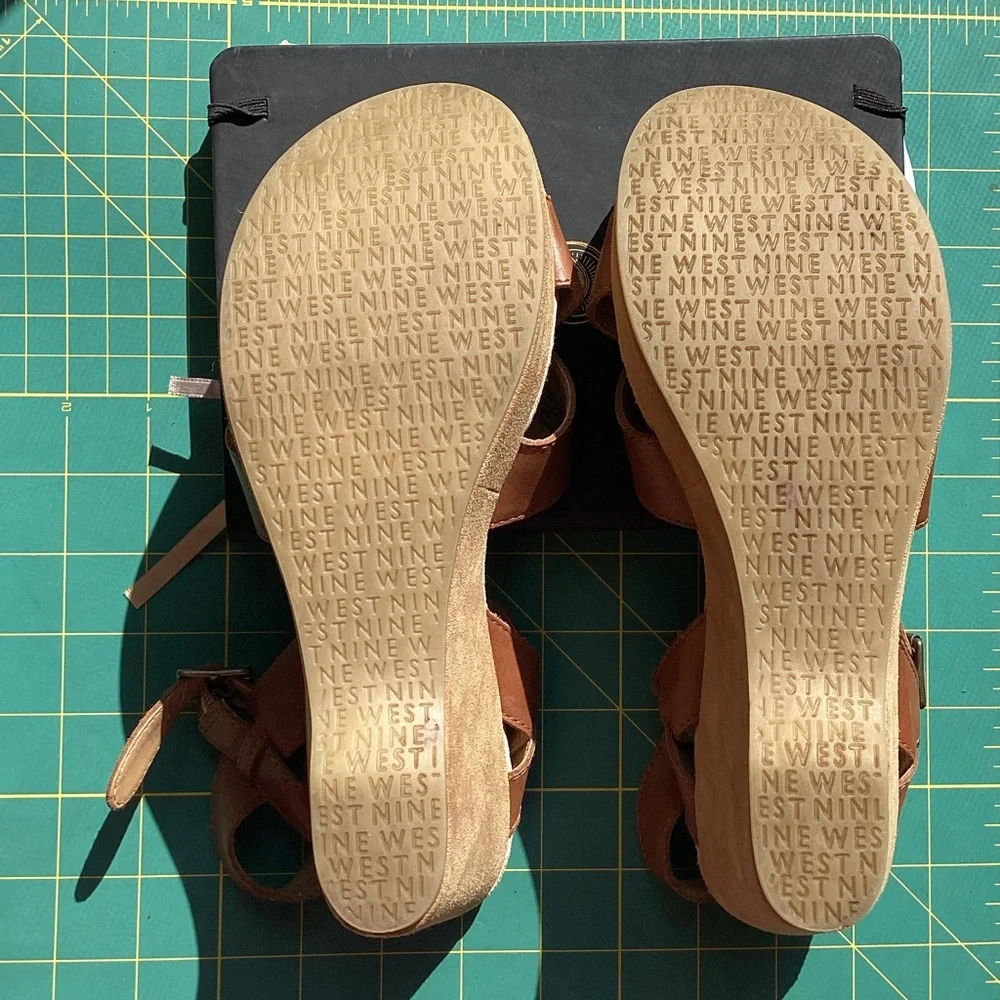 Vintage Y2K Nine West Brown Wedge Sandals Sz 9 Boho Hippie Athleisure Travel