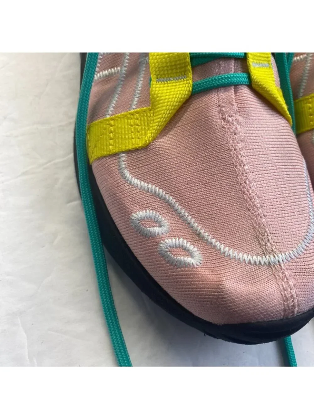 Asics pet item