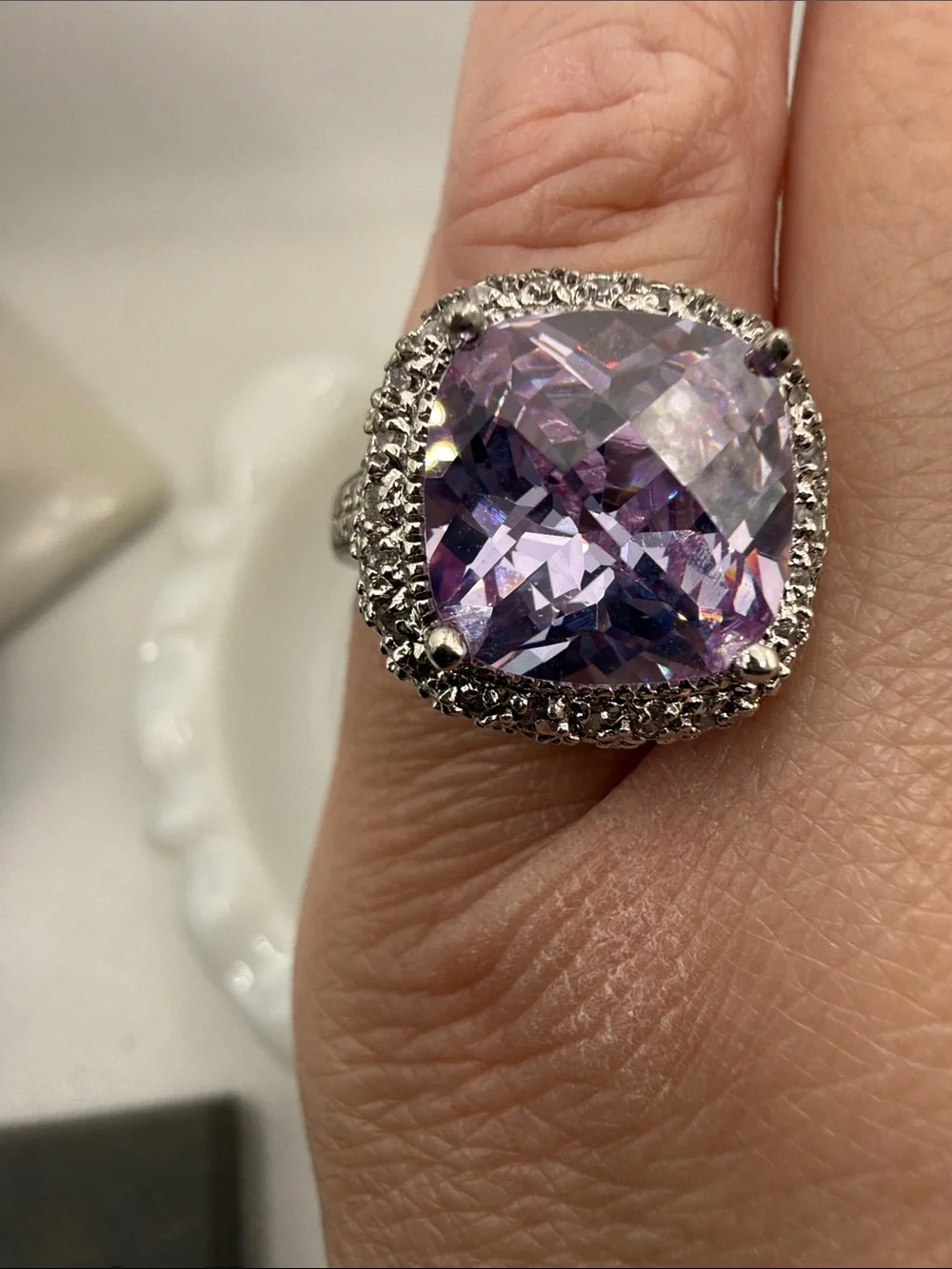 Vintage stunning rhodium plated Silvertone Ring Cushion Cut faceted lilac glass
